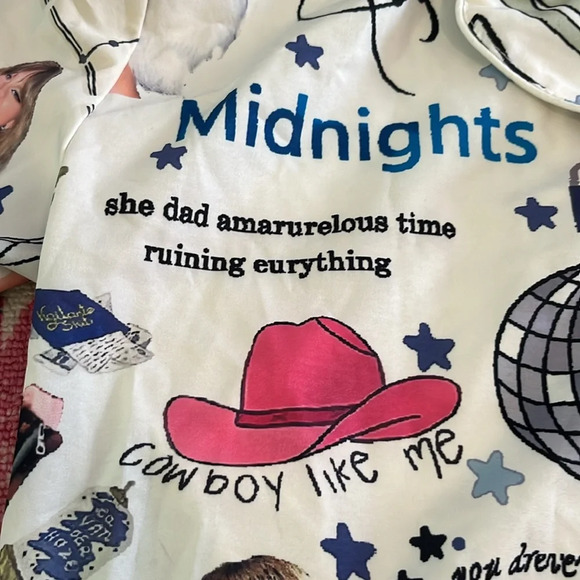 Taylor Swift silly pajamas - Picture 7 of 7